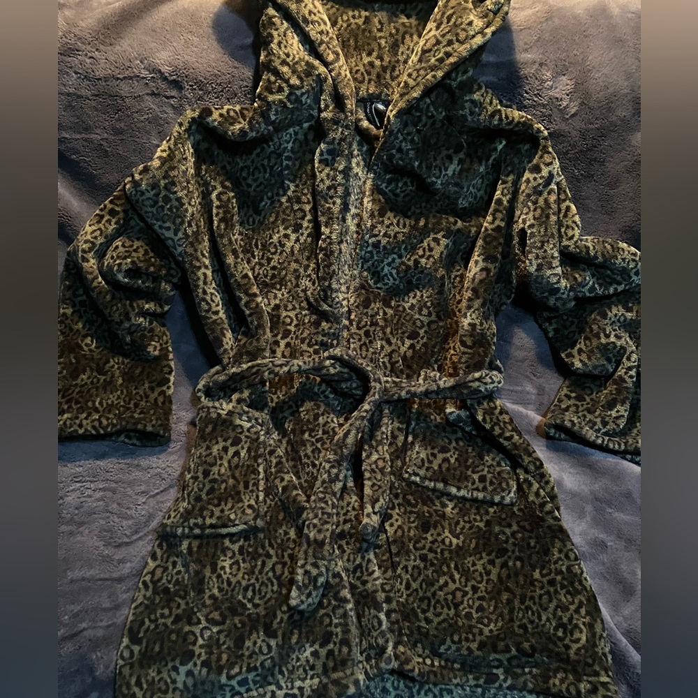 Leopard bath robe